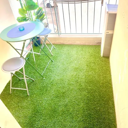 Fully-equipped 2-bedroom * ニース