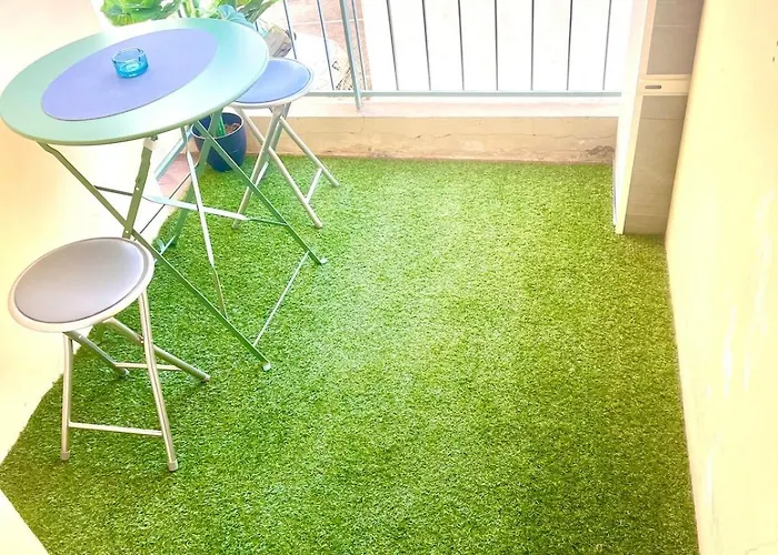 Fully-equipped 2-bedroom * ニース