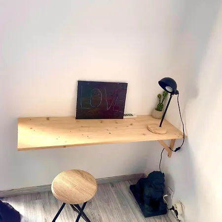 Fully-equipped 2-bedroom דירה