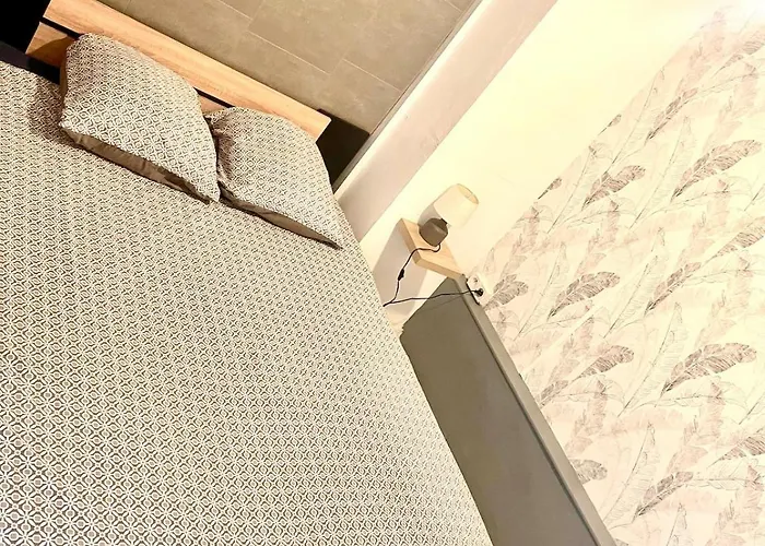 דירה Fully-equipped 2-bedroom *